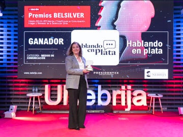 Raquel del Castillo recoge el Premio BELSILVER para 'Hablando en Plata'