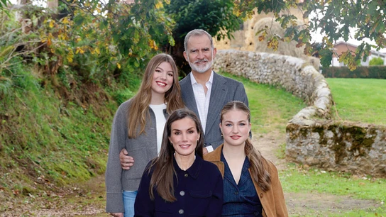 La familia real publica su felicitación navideña con una imagen inédita de su paso por Valdesoto La familia real publica su felicitación navideña con una imagen inédita de su paso por Valdesoto