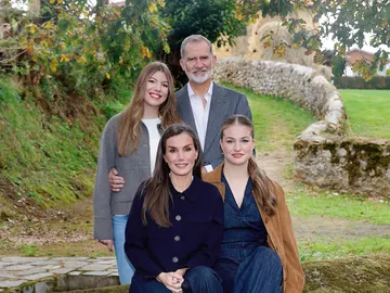 La familia real publica su felicitación navideña con una imagen inédita de su paso por Valdesoto La familia real publica su felicitación navideña con una imagen inédita de su paso por Valdesoto