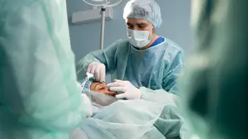 Muere una mujer de 37 años tras realizarse una rinoplastia con un médico que no estaba cualificado Muere una mujer de 37 años tras realizarse una rinoplastia con un médico que no estaba cualificado