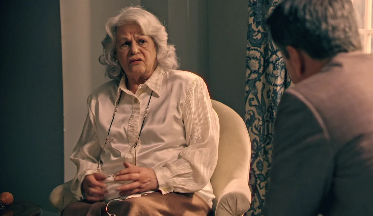 Gabriel tiene un acercamiento con Delia... ¡pero sigue juzgándola!