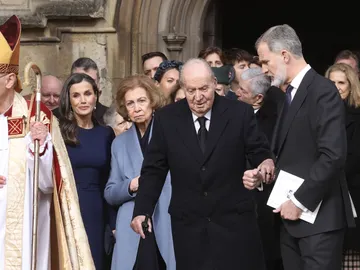 Los reyes Felipe y Letizia con los reyes eméritos, Juan Carlos y Sofía Los reyes Felipe y Letizia con los reyes eméritos, Juan Carlos y Sofía