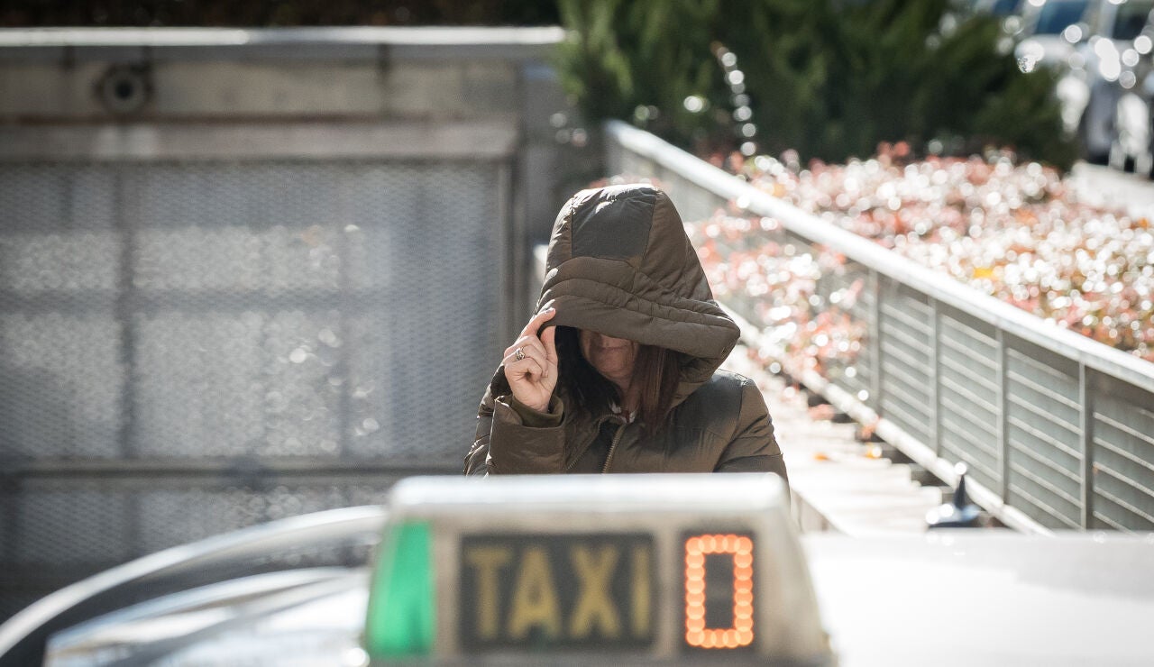 Imagen de Leire D&iacute;ez saliendo de la Audiencia Nacional.