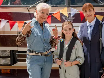 Arranca la premiere de la película 'Abuela Tremenda', la nueva comedia familiar de Atresmedia Cine Arranca la premiere de la película 'Abuela Tremenda', la nueva comedia familiar de Atresmedia Cine