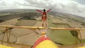 Ainhoa Sánchez haciendo una acrobacia Ainhoa Sánchez haciendo una acrobacia