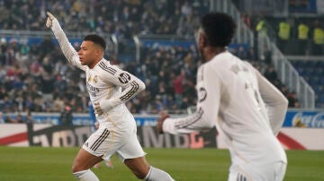 Mbapp&eacute; celebra su gol al Alav&eacute;s