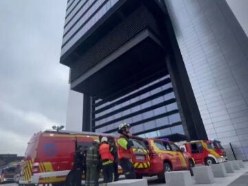 Los bomberos en la torre Foster