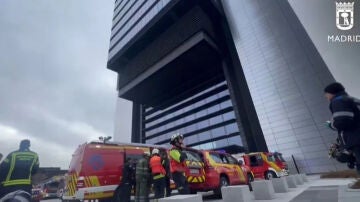 Los bomberos en la torre Foster