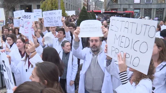 Sanitarios manifestándose por el Estatuto Marco Sanitarios manifestándose por el Estatuto Marco