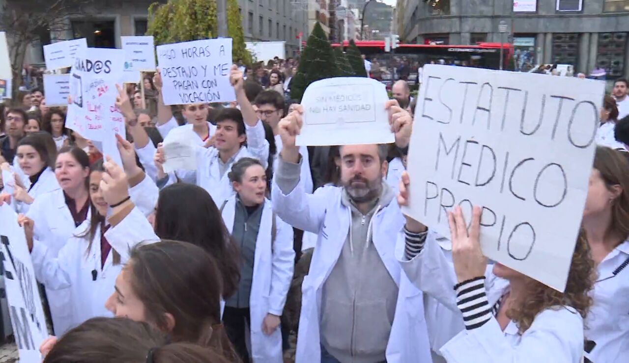 Sanitarios manifest&aacute;ndose por el Estatuto Marco 