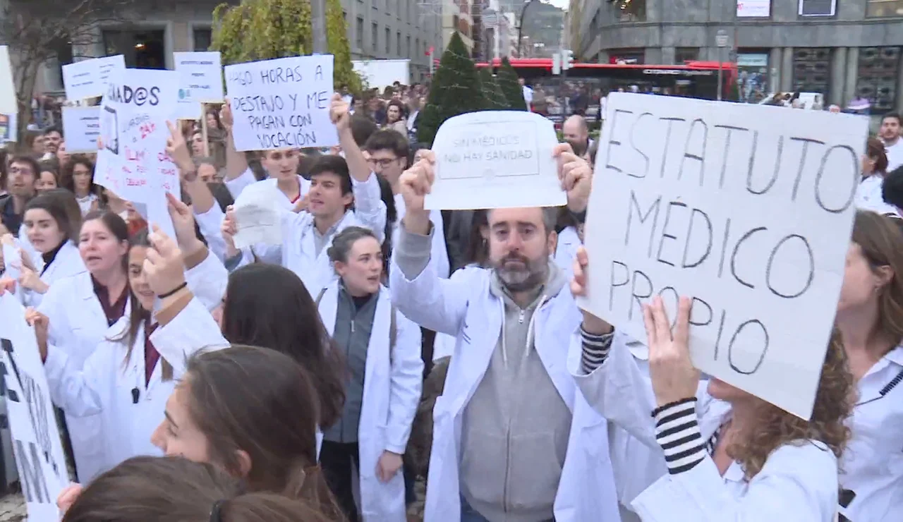 Sanitarios manifestándose por el Estatuto Marco