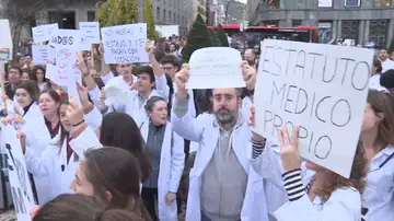 Sanitarios manifestándose por el Estatuto Marco Sanitarios manifestándose por el Estatuto Marco