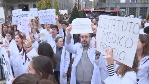 Sanitarios manifestándose por el Estatuto Marco Sanitarios manifestándose por el Estatuto Marco