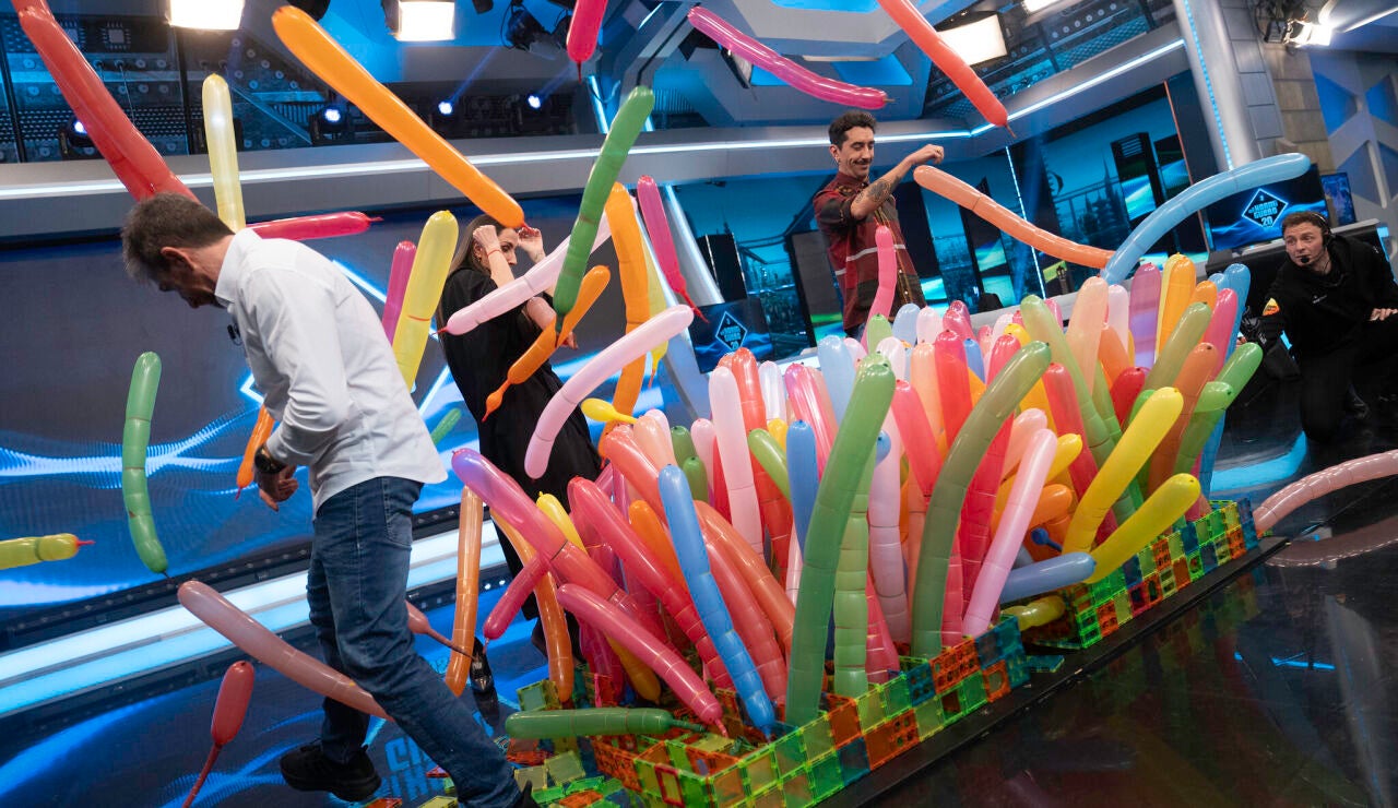 Una orquesta con globos: Marron sorprende a Mal&uacute; con un ins&oacute;lito experimento musical en El Hormiguero