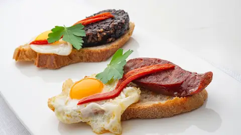 Pincho de cojonudo y cojonuda, de Karlos Arguiñano: "A veces, menos es más" Pincho de cojonudo y cojonuda, de Karlos Arguiñano: "A veces, menos es más"