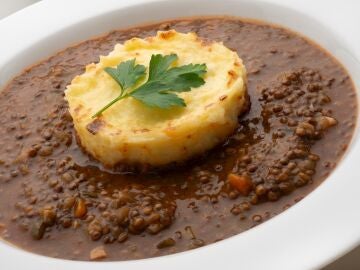 Guiso de lentejas con pastel de patata