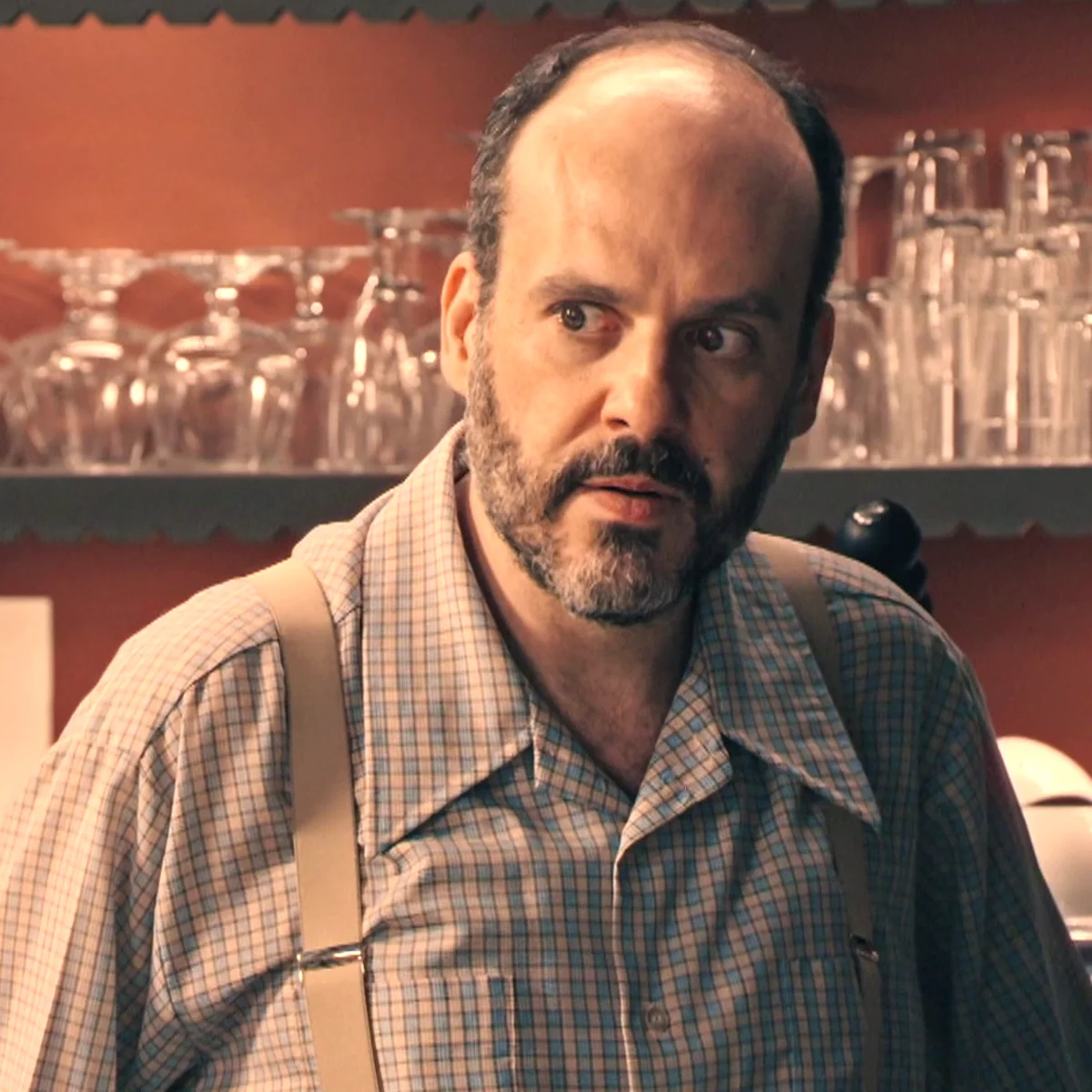 Luz insiste a Gaspar para que se haga un chequeo tras sus continuos despistes, pero él se resiste