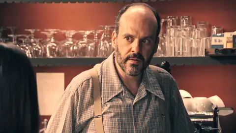 Luz insiste a Gaspar para que se haga un chequeo tras sus continuos despistes, pero él se resiste Luz insiste a Gaspar para que se haga un chequeo tras sus continuos despistes, pero él se resiste