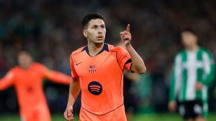 Roony Bardghji celebra un gol con el Barcelona