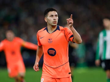 Roony Bardghji celebra un gol con el Barcelona