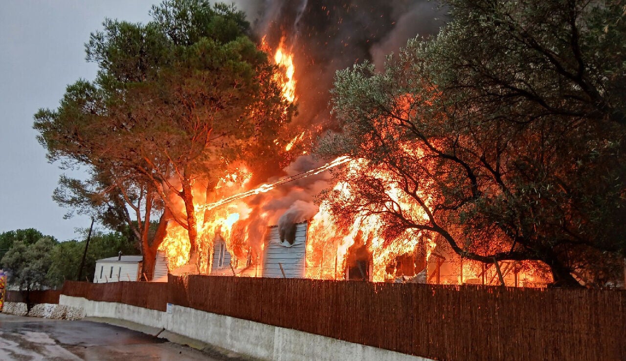 Imagen del camping ardiendo 