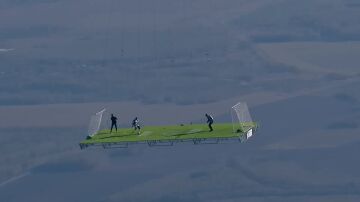 La &uacute;ltima locura del youtuber Sergey Boytcov: un partido de f&uacute;tbol a 2.000 metros de altura