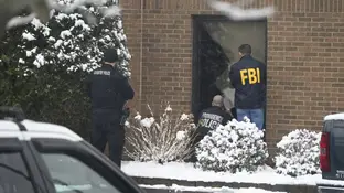 Agentes del FBI investigando el lugar de los hechos Agentes del FBI investigando el lugar de los hechos