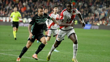 Aitor Ruibal en el partido en Vallecas