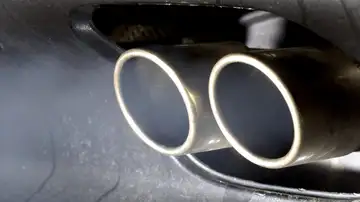 Tubo de escape con humo Tubo de escape con humo