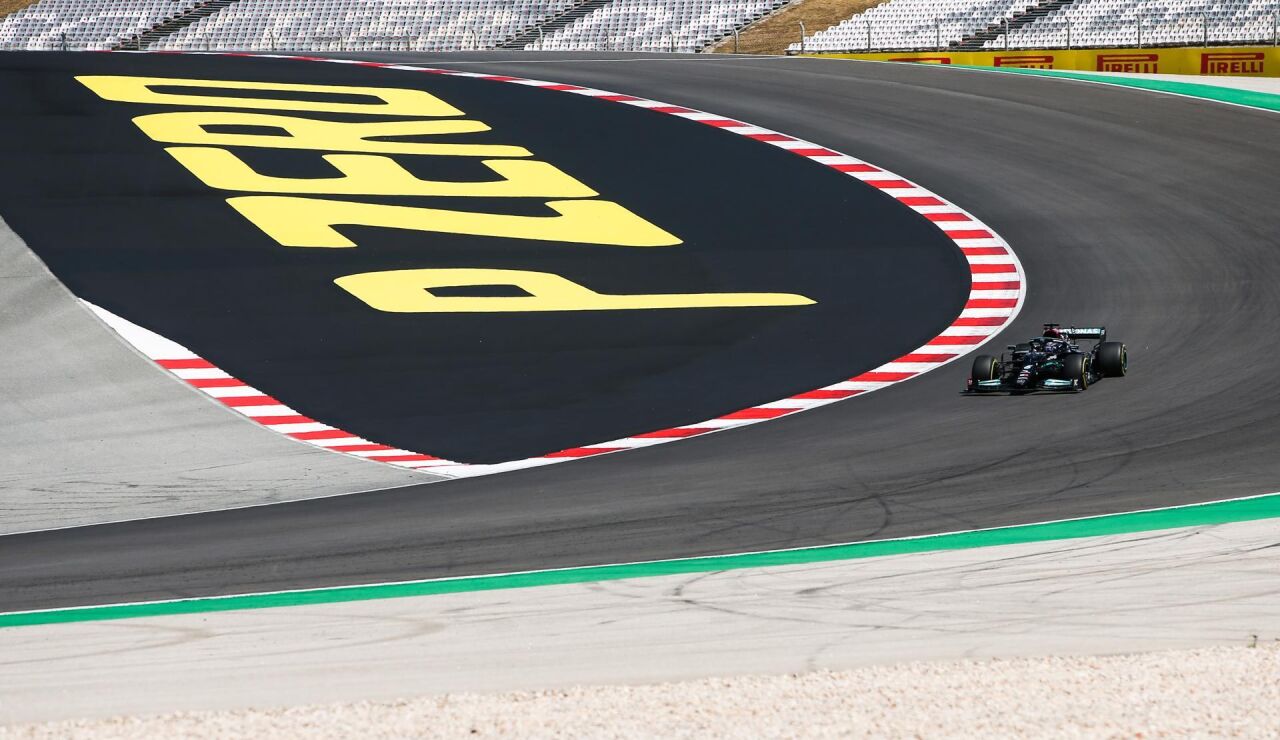 Lewis Hamilton en el Autodromo Internacional do Algarve