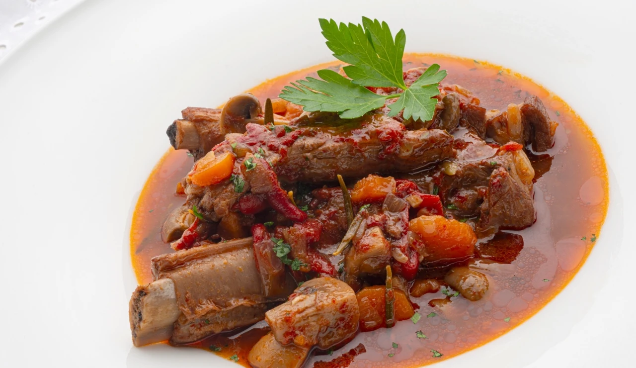 Costilla de cerdo guisada con champiñones