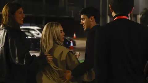 Ana Mena y Óscar Casas a la salida de un evento Ana Mena y Óscar Casas a la salida de un evento