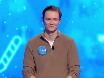 El guiño navideño de Manu en su poema de despedida a los invitados: “Me han dado ganas de cantar ‘Andy, la marimorena’” El guiño navideño de Manu en su poema de despedida a los invitados: “Me han dado ganas de cantar ‘Andy, la marimorena’”