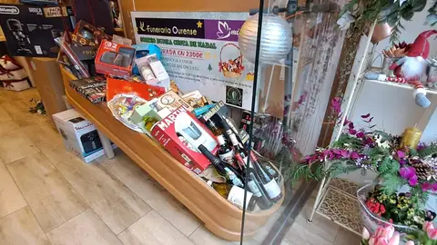 Cesta de Navidad en un ataúd Cesta de Navidad en un ataúd