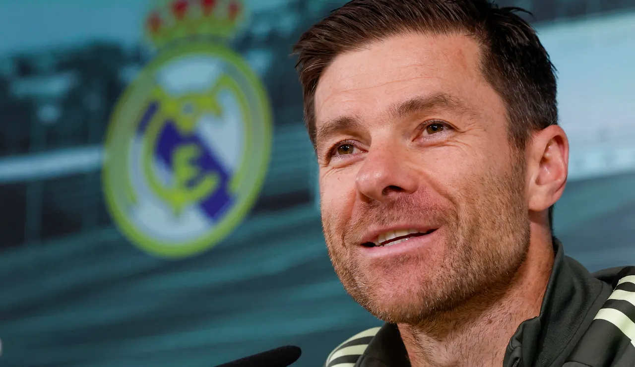 El entrenador Xabi Alonso en rueda de prensa