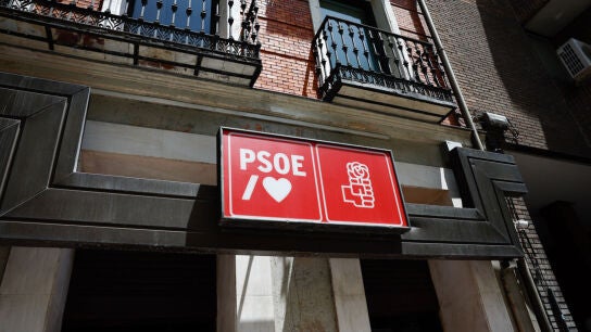 Imagen de archivo (20/06/2025) de la sede del PSOE, en la calle Ferraz./ EFE/Rodrigo Jimenez