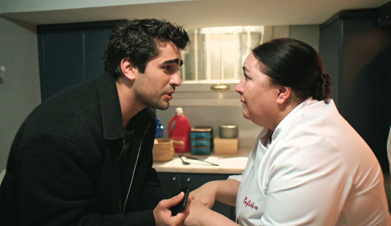 El valiente gesto de Şefika que demuestra cu&aacute;nto quiere a Ferit: lo libera a espaldas de Halis