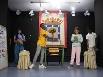 EuropaPress_7143143_ninas_ninos_san_ildefonso_preparan_sorteo_extraordinario_navidad_2025