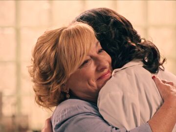 Reencuentro entre madre e hija: Irene se presenta en la colonia para visitar a Cristina 