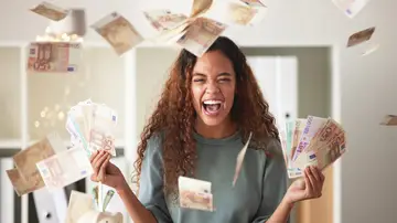 Mujer con mucho dinero Mujer con mucho dinero