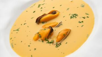 Crema de mejillones al azafr&aacute;n