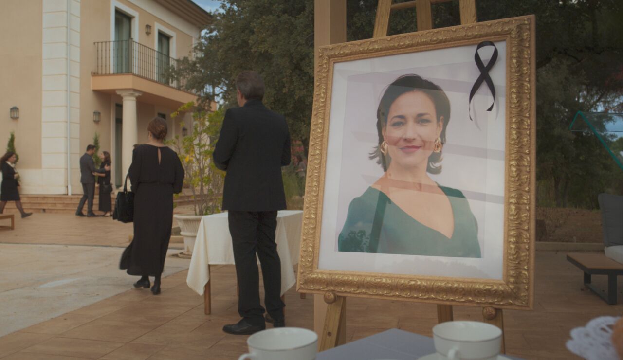 Funeral de M&oacute;nica