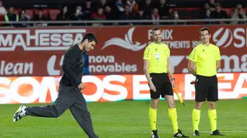 Carlos Alcaraz realiza el saque de honor en Nueva Condomina Carlos Alcaraz realiza el saque de honor en Nueva Condomina