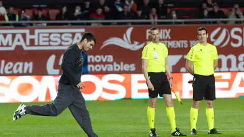 Carlos Alcaraz realiza el saque de honor en Nueva Condomina Carlos Alcaraz realiza el saque de honor en Nueva Condomina