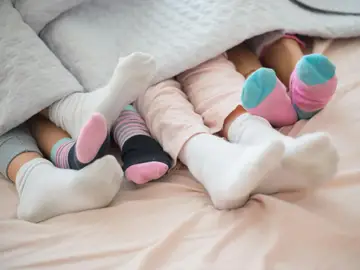 Familia durmiendo con calcetines Familia durmiendo con calcetines