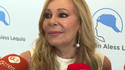 Ana Obregón respondiendo a la prensa