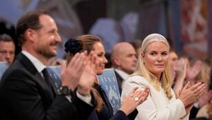 La princesa heredera de Noreuga Mette-Marit, junto a su marido
