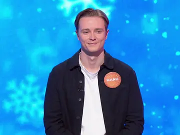 Los invitados de Pasapalabra, fascinados con el poema de despedida de Manu: “No da puntada sin hilo” Los invitados de Pasapalabra, fascinados con el poema de despedida de Manu: “No da puntada sin hilo”