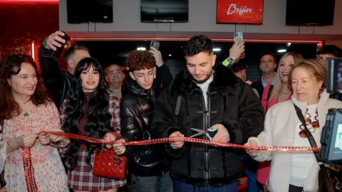 Omar Montes inaugurando su restaurante Omar Montes inaugurando su restaurante