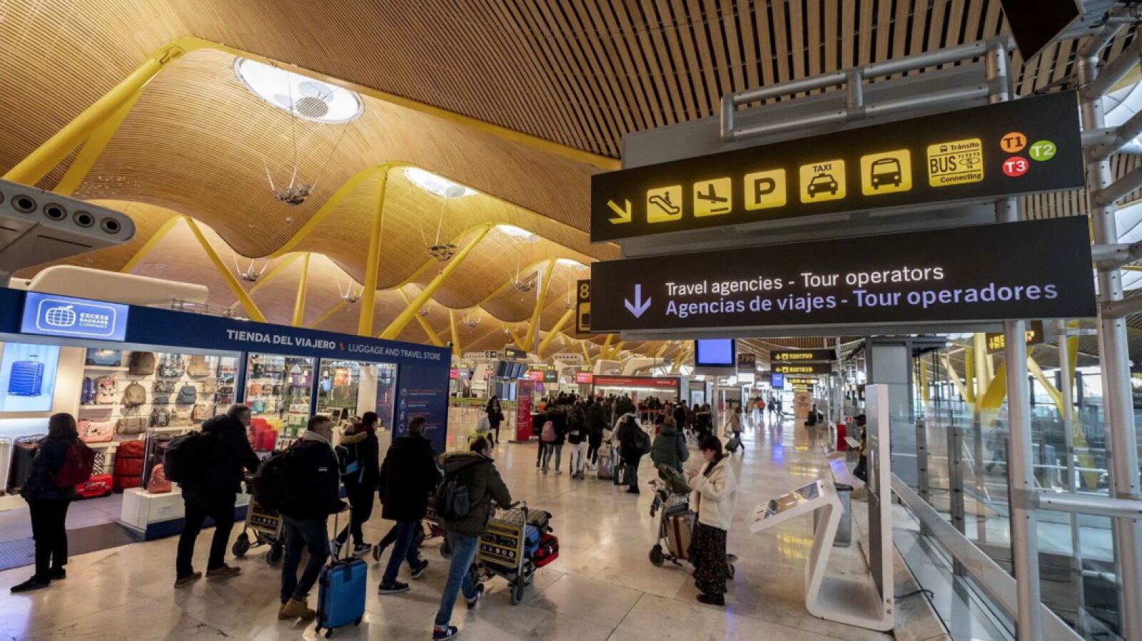 Acusada una familia de intentar embarcar a una anciana muerta en un vuelo de Málaga a Londres para ahorrase la repatriación